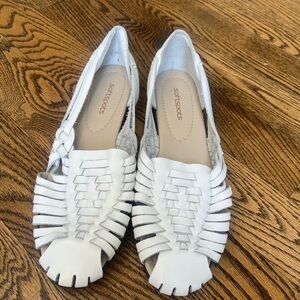 Softspots Women's leather woven White sandals slip on size 10
